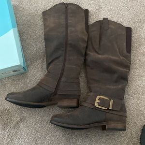 Nicole Riding Boots. Never worn. Zipper with Buckle on side. Cute 8.5 Brown